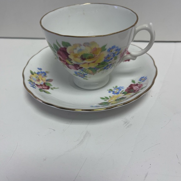 Teacup & Saucer set Crown Essex Fine Bone China Teacup & Saucer Open Face Roses - Picture 2 of 7